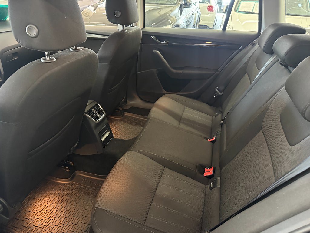 Vehicle Image 17