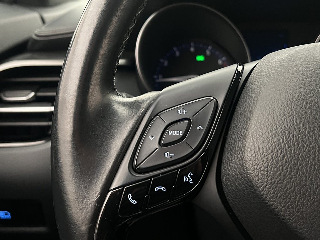 Vehicle Image 16