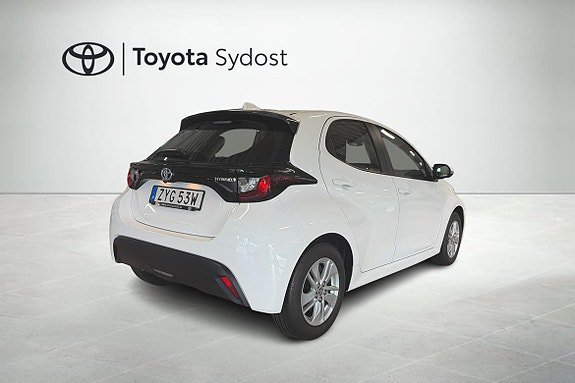 Vehicle Image 9
