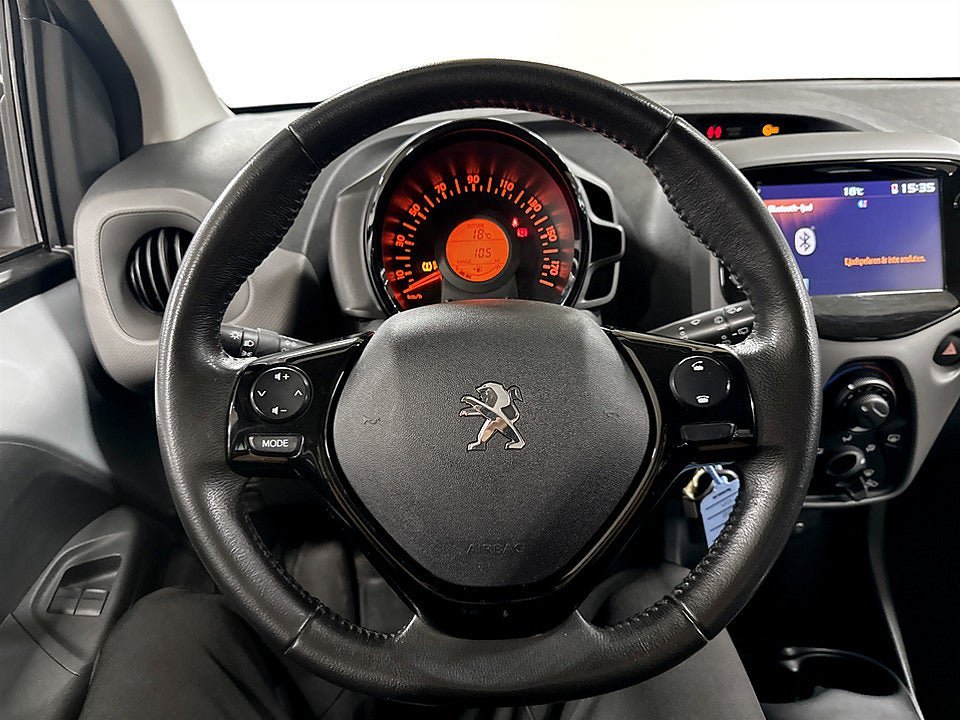 Vehicle Image 6