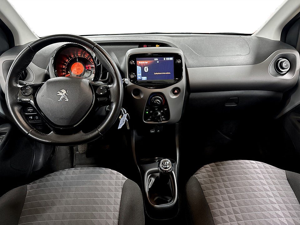 Vehicle Image 8