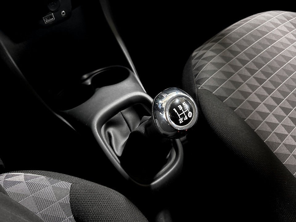 Vehicle Image 12