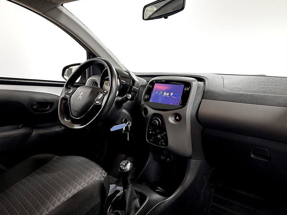 Vehicle Image 13