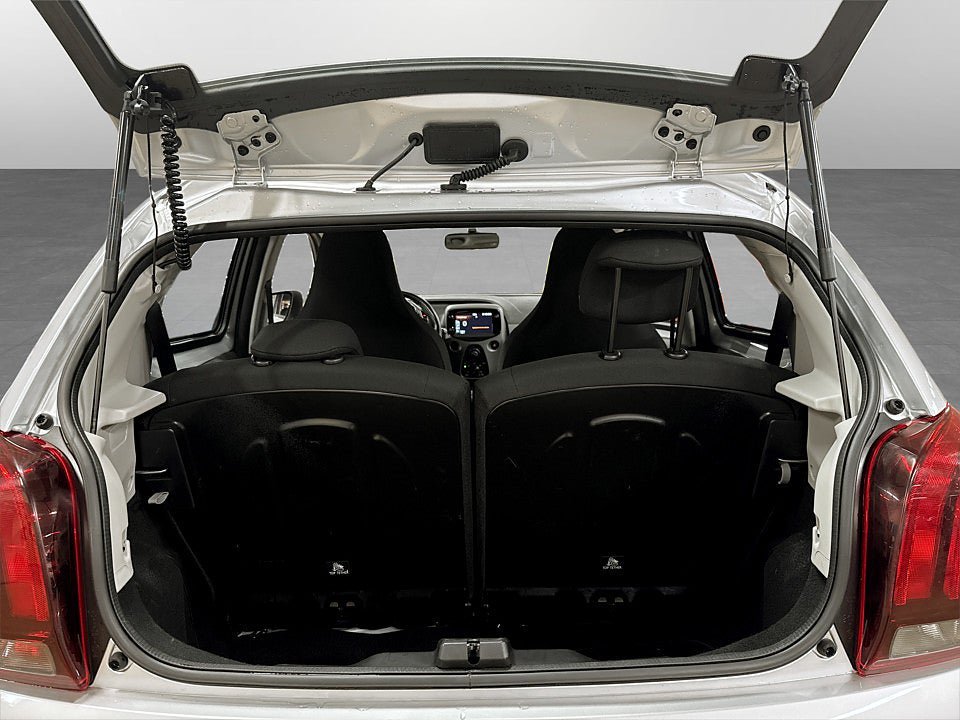 Vehicle Image 16