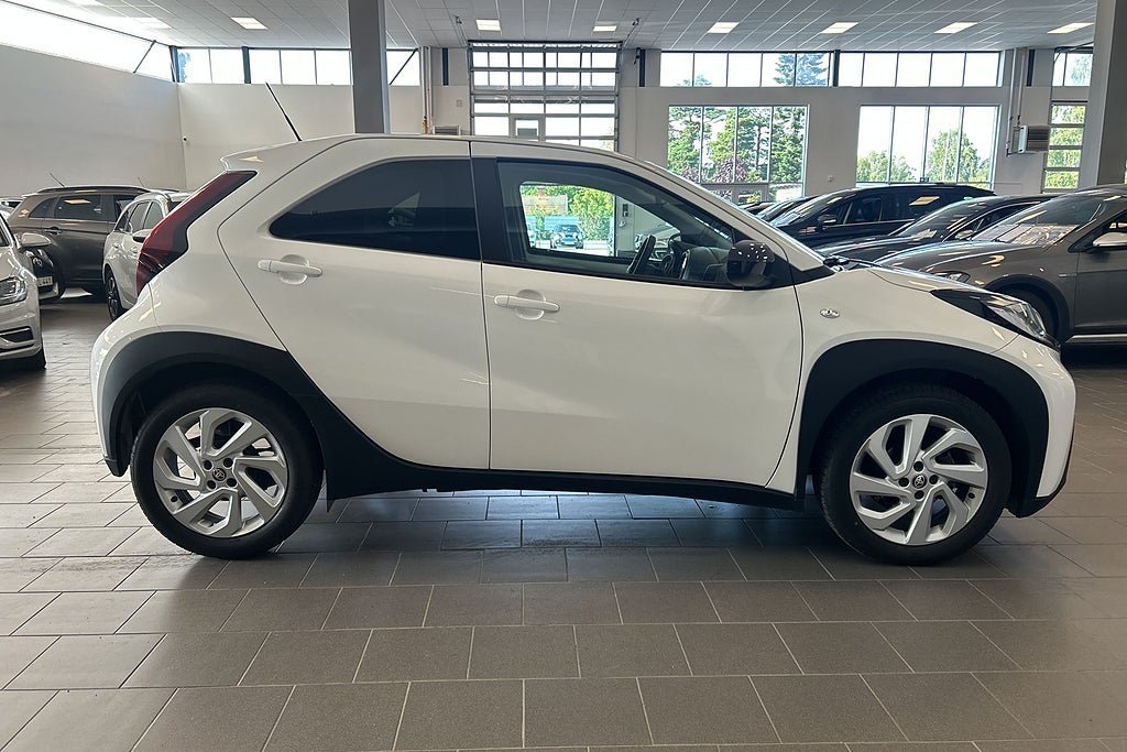 Vehicle Image 6