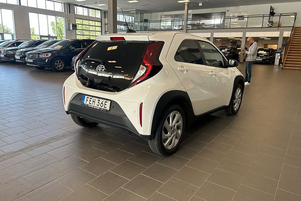 Vehicle Image 8