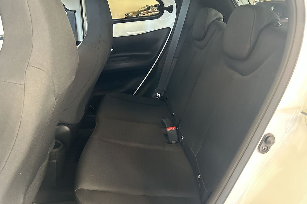 Vehicle Image 17