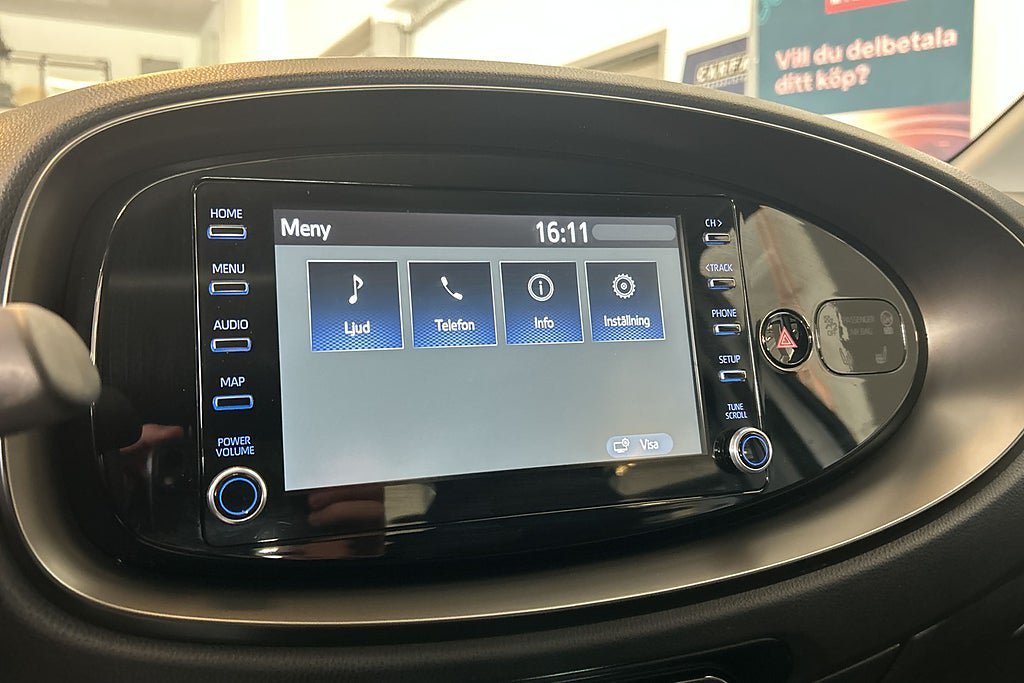 Vehicle Image 25