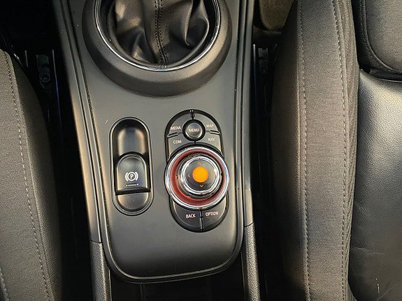 Vehicle Image 24