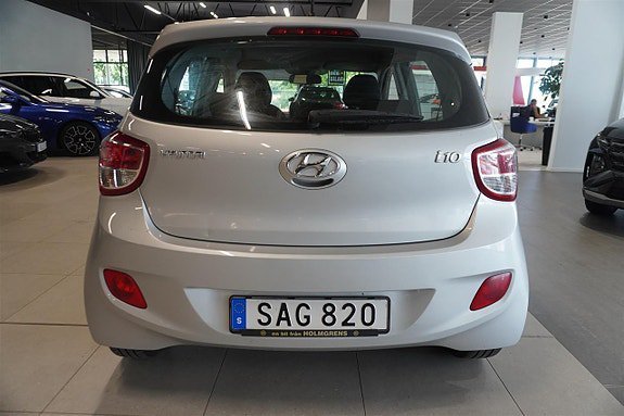 Vehicle Image 6