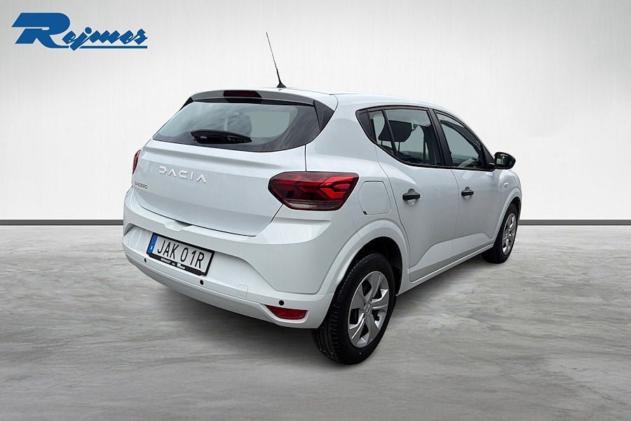 Vehicle Image 5