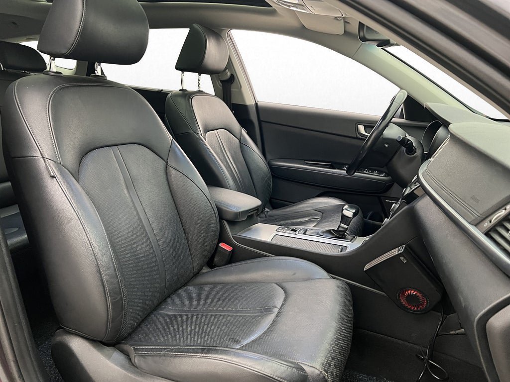 Vehicle Image 25