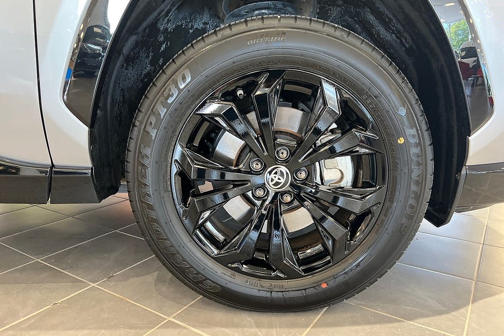 Vehicle Image 17