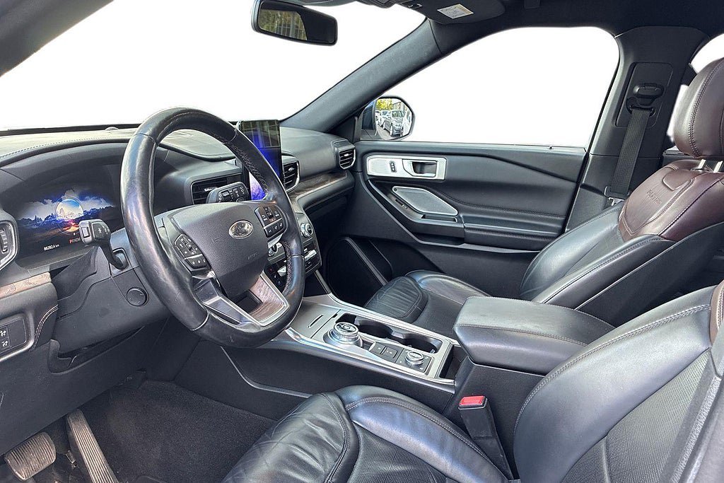 Vehicle Image 10