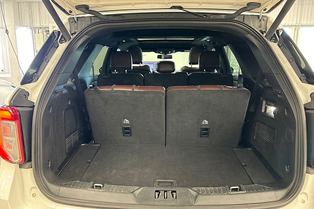 Vehicle Image 25