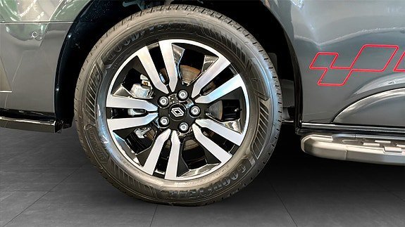 Vehicle Image 8