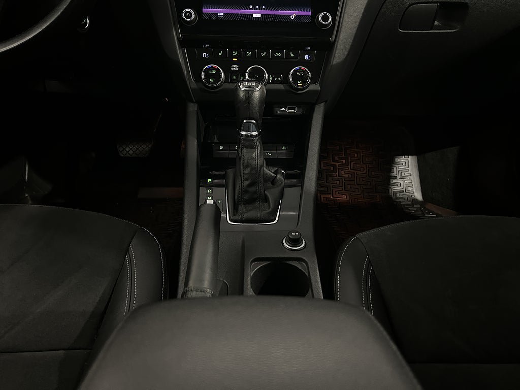 Vehicle Image 19