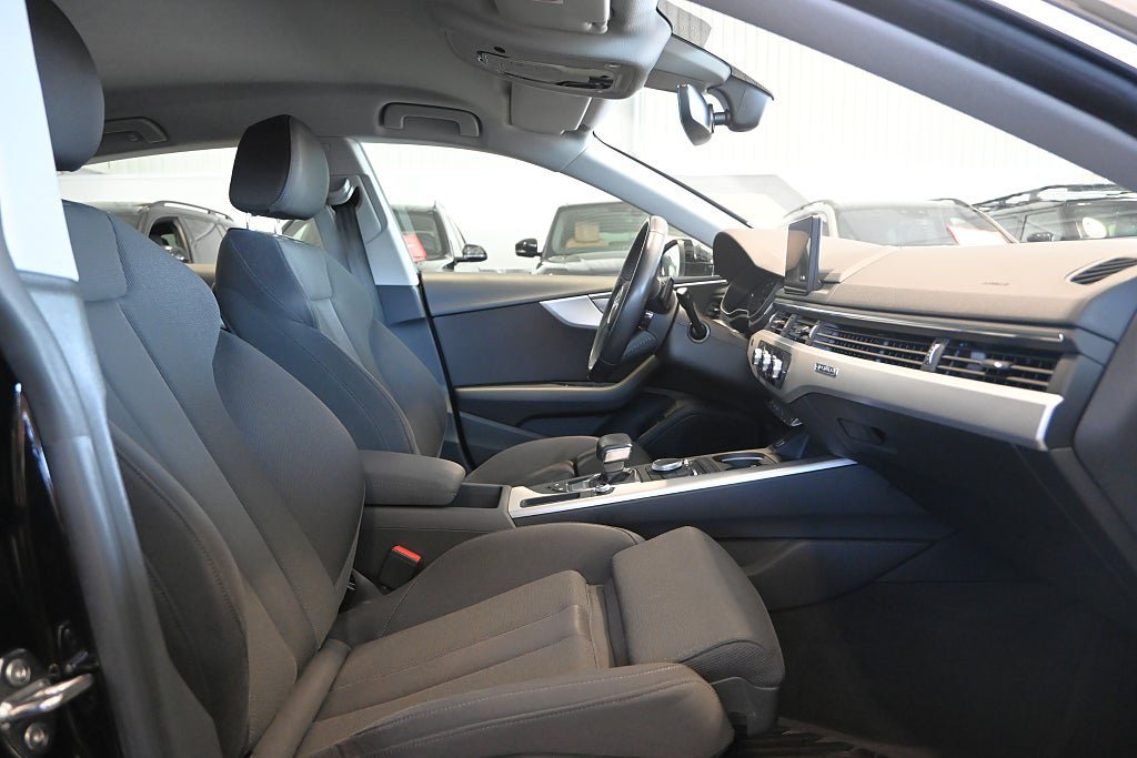 Vehicle Image 9
