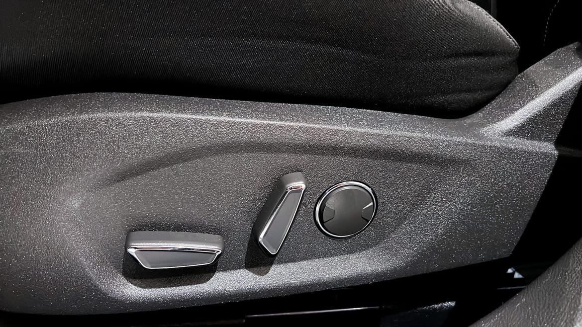 Vehicle Image 16