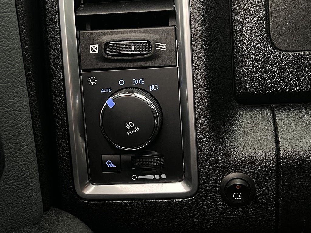 Vehicle Image 17