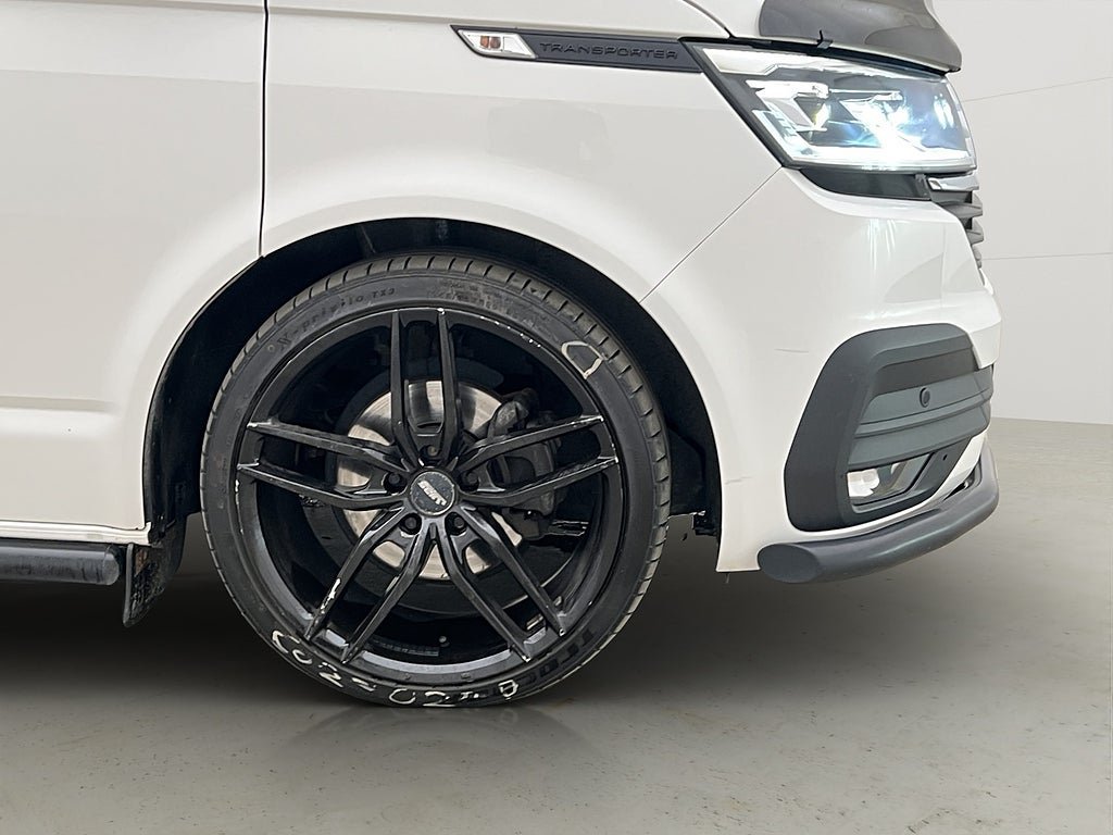 Vehicle Image 32