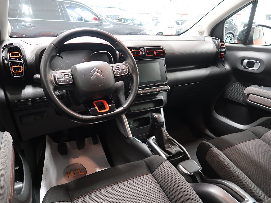 Vehicle Image 16