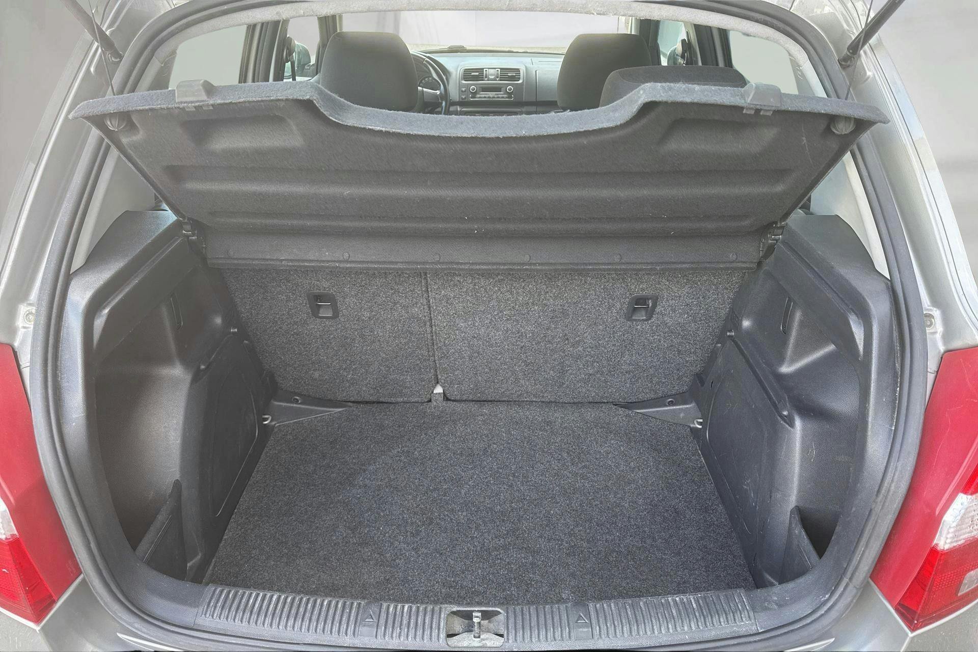 Vehicle Image 9
