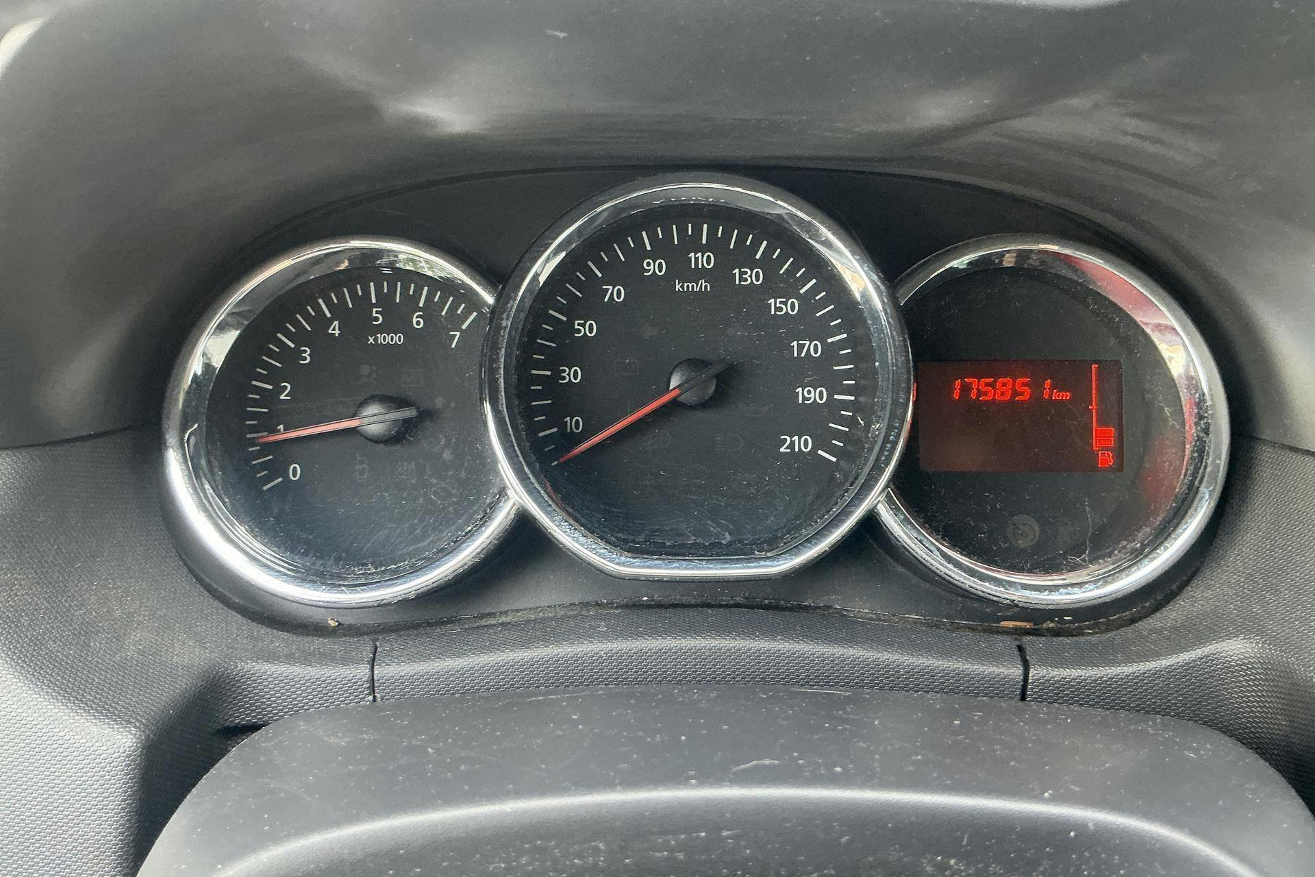 Vehicle Image 11