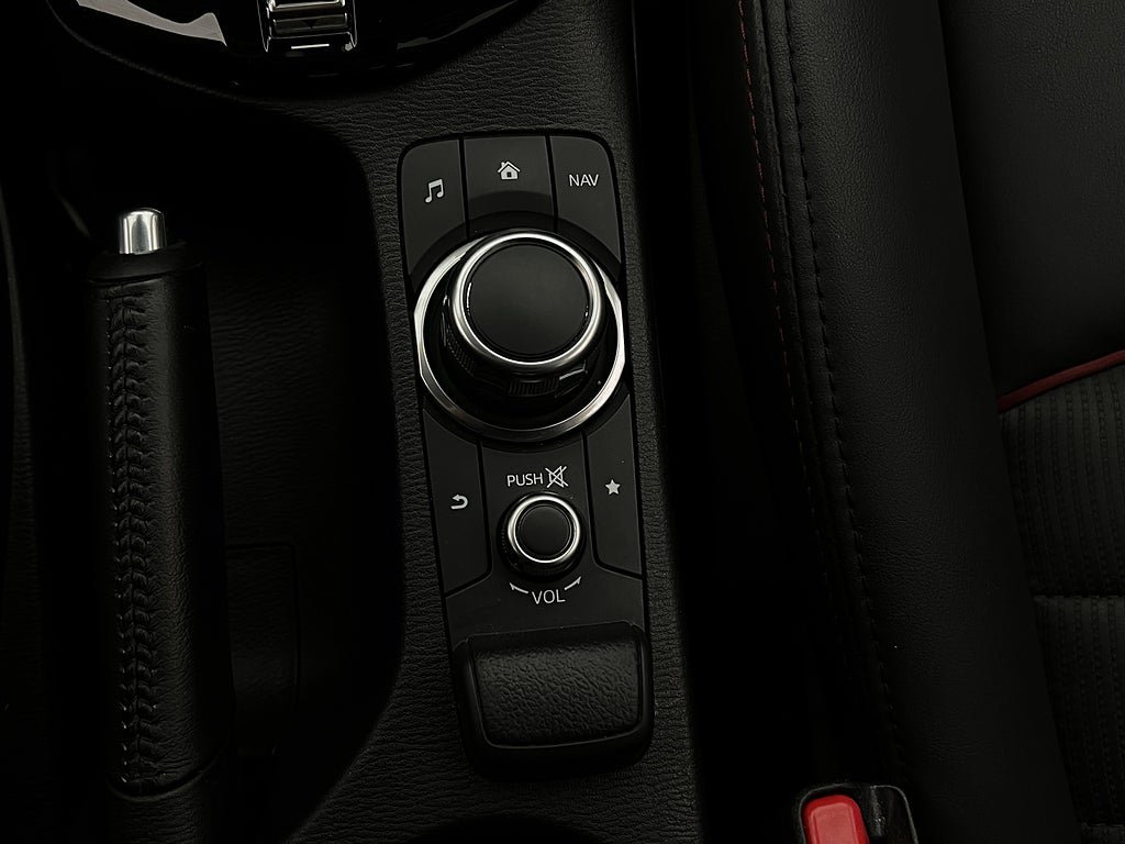 Vehicle Image 25