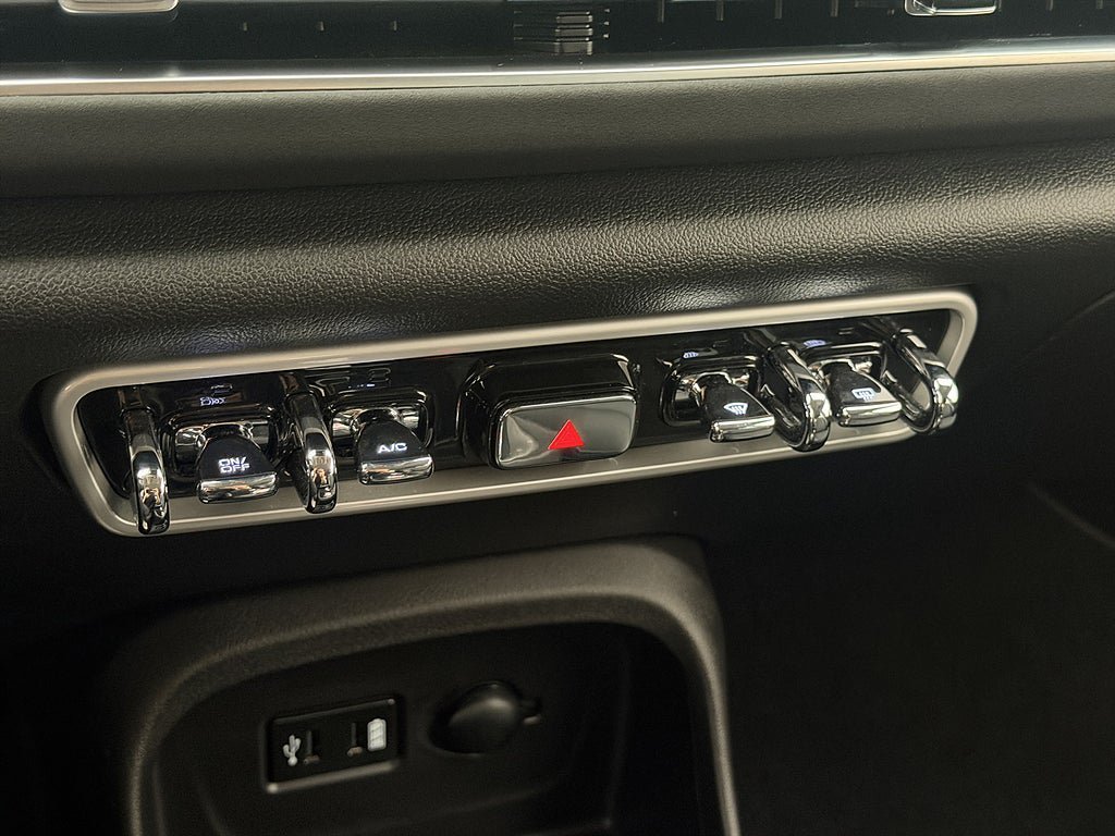 Vehicle Image 28