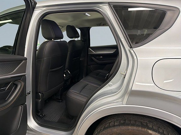 Vehicle Image 13