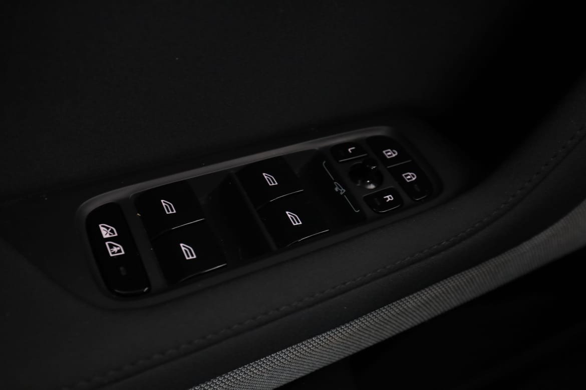 Vehicle Image 34