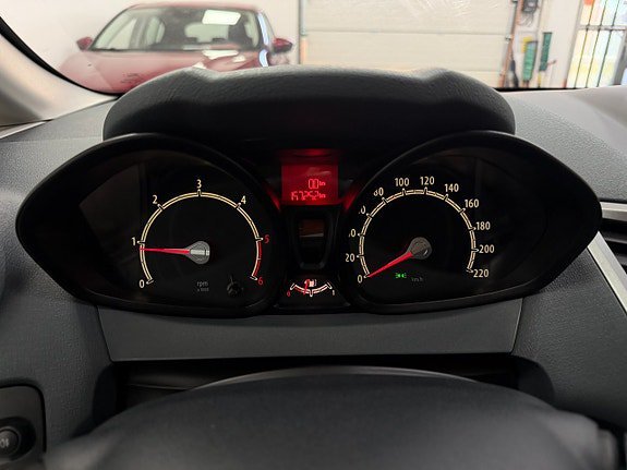 Vehicle Image 9