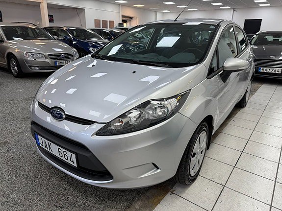 Vehicle Image 16