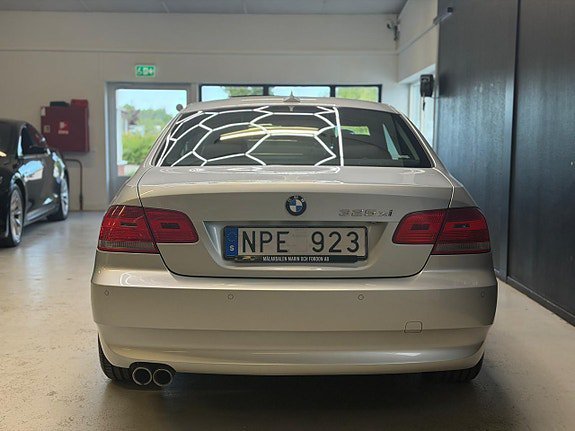 Vehicle Image 24