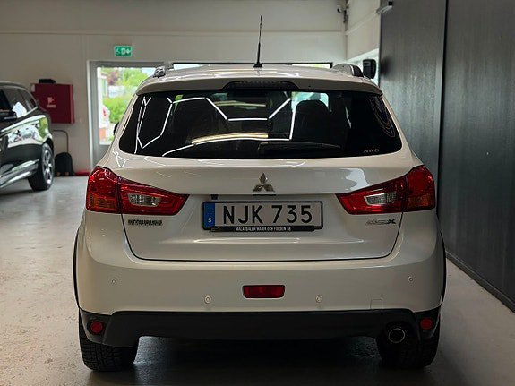 Vehicle Image 24