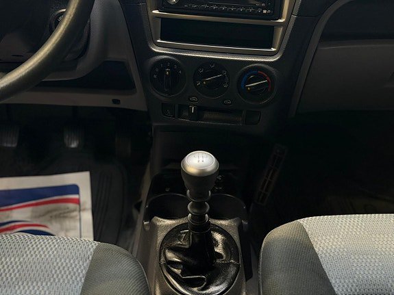 Vehicle Image 12