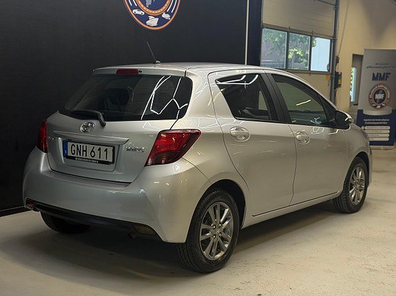Vehicle Image 21
