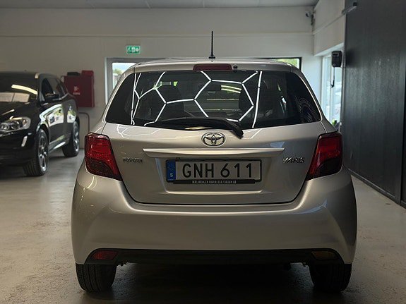 Vehicle Image 22