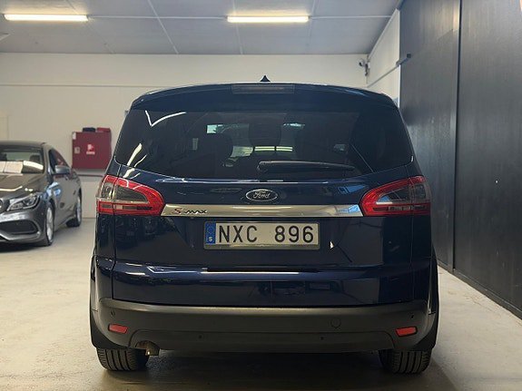 Vehicle Image 25