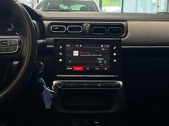 Vehicle Image 11