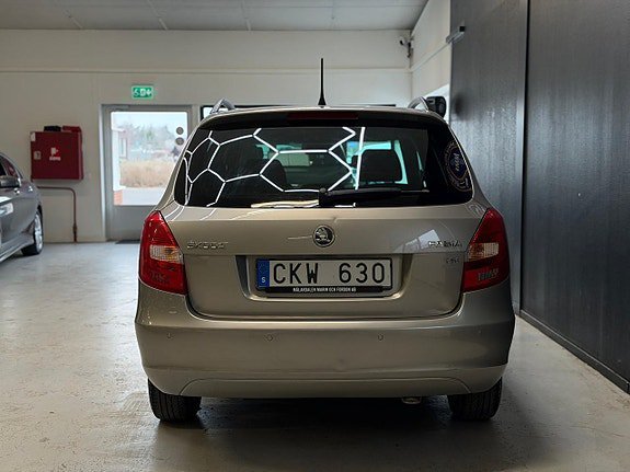 Vehicle Image 21