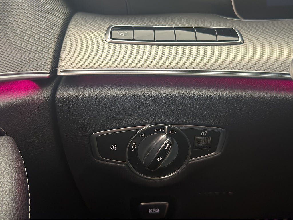 Vehicle Image 28
