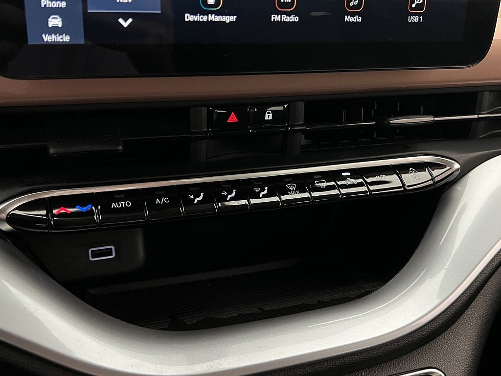 Vehicle Image 23