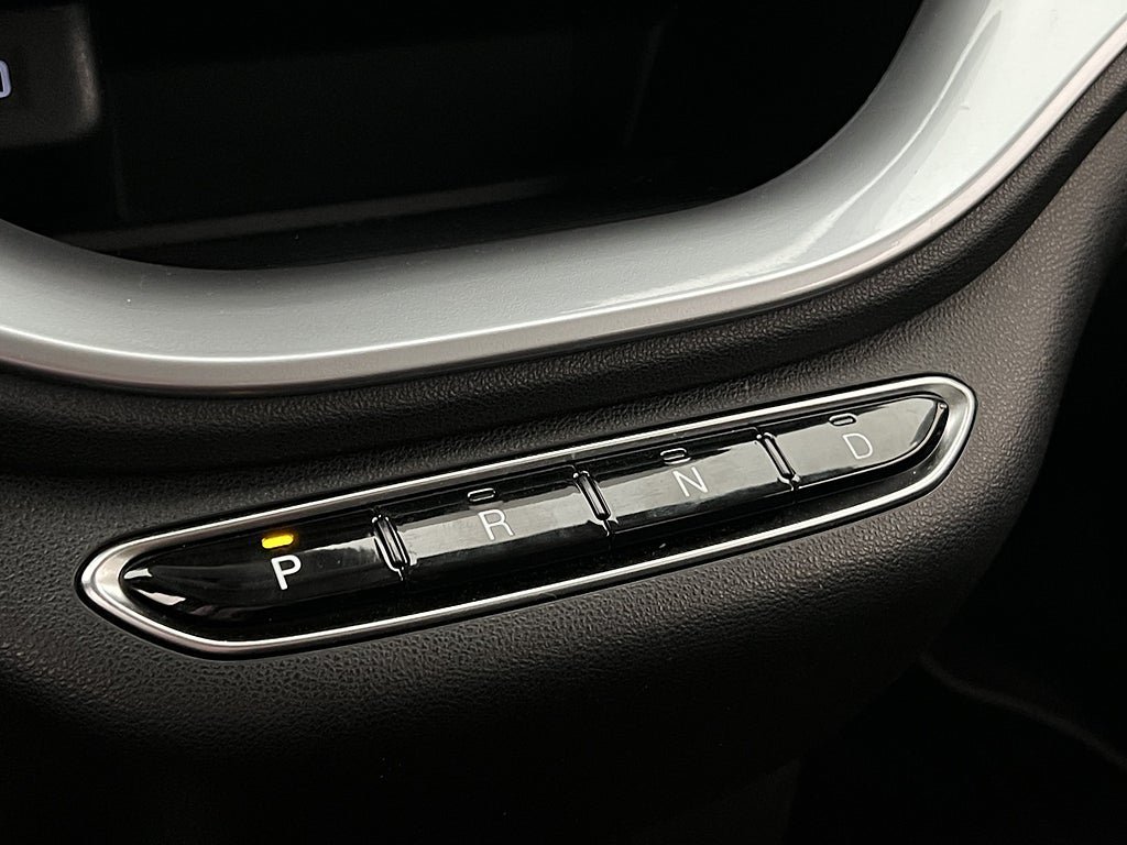 Vehicle Image 25