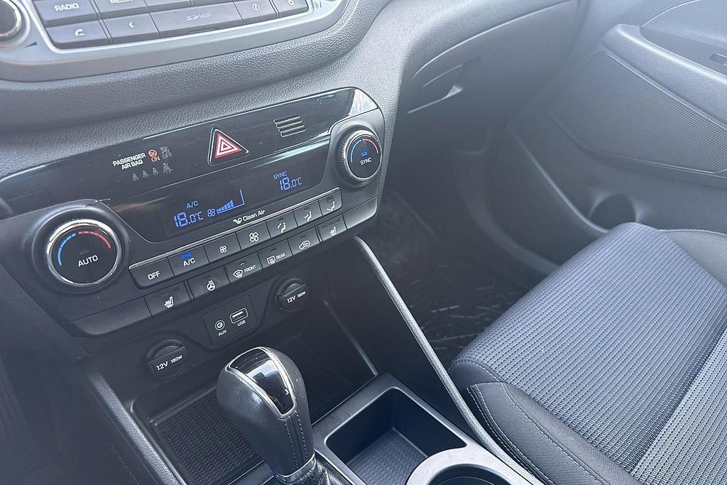 Vehicle Image 25