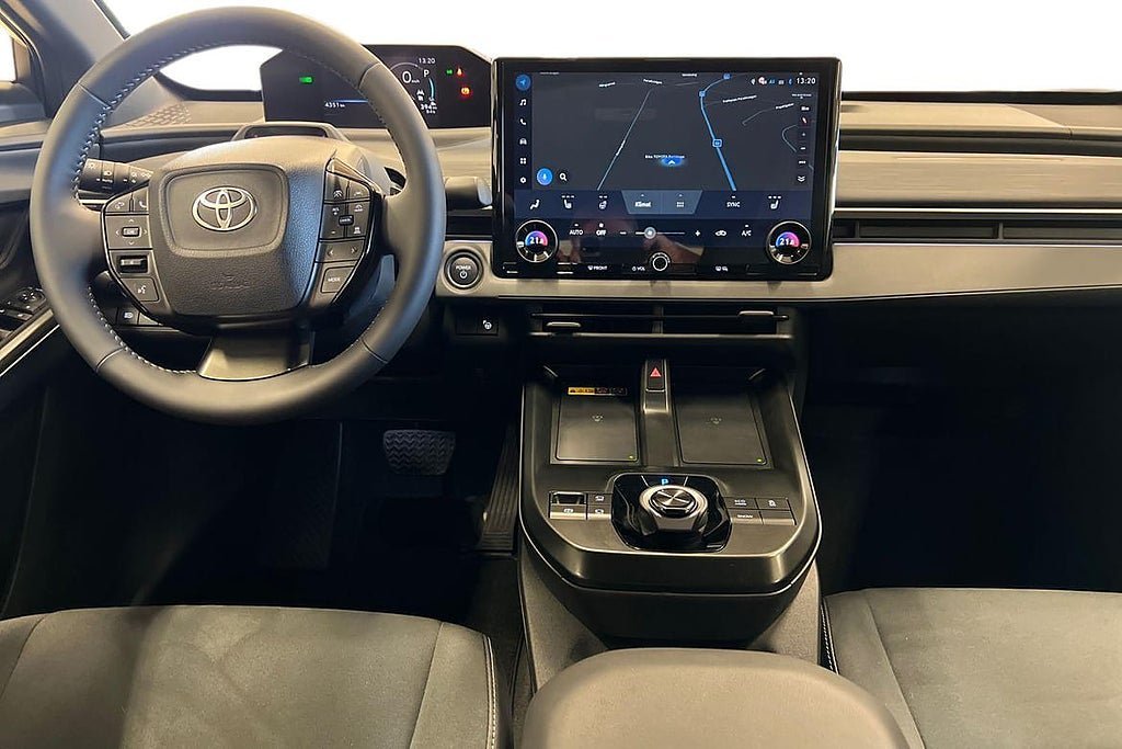 Vehicle Image 9