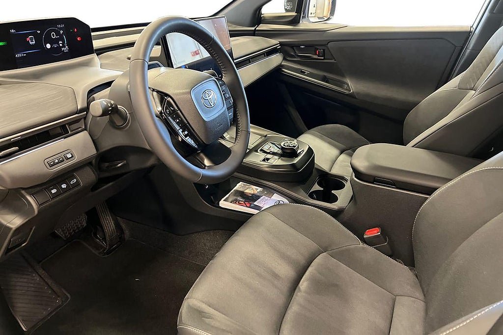 Vehicle Image 14