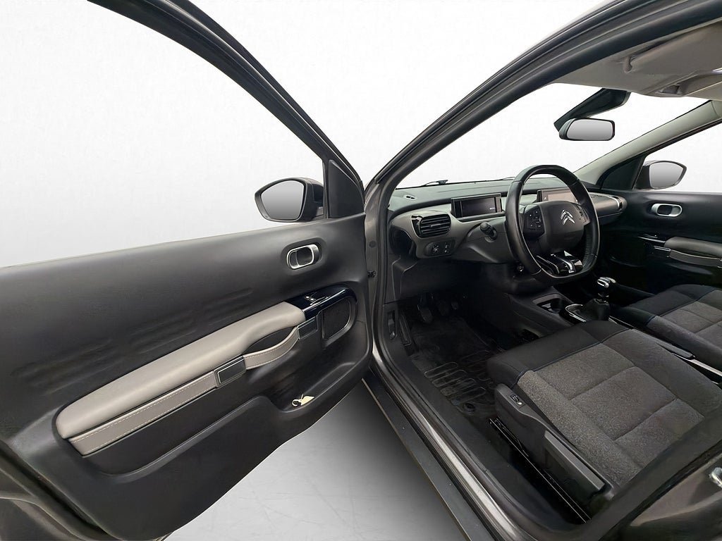 Vehicle Image 11