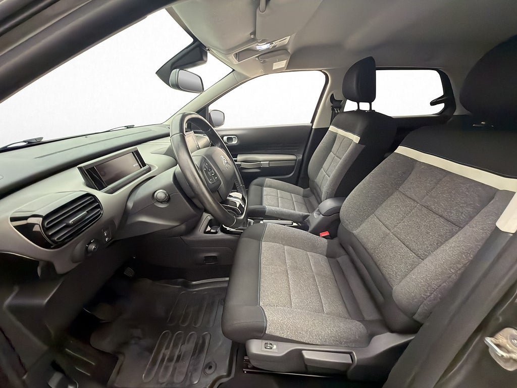 Vehicle Image 12